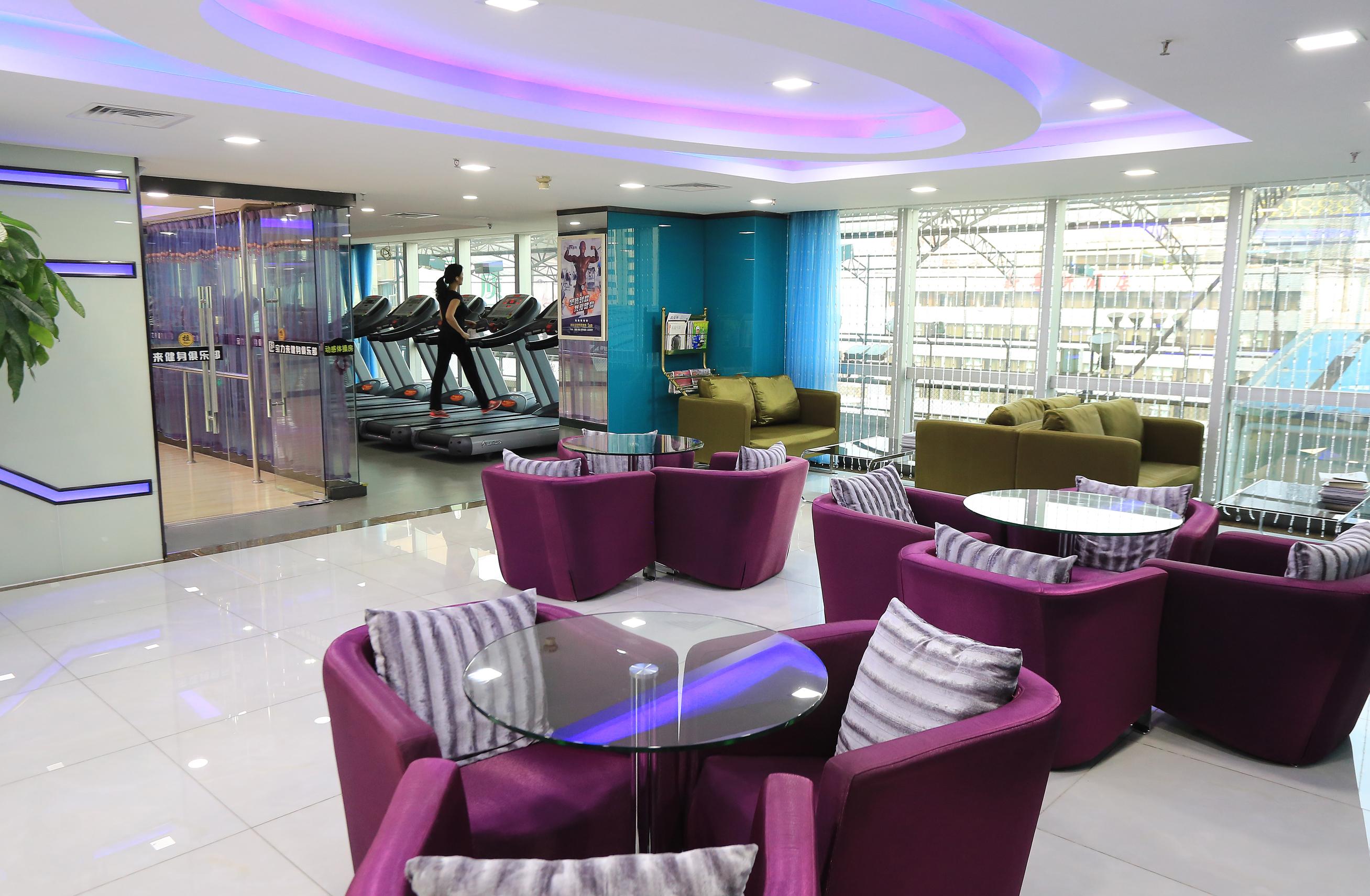 Asia International Hotel Guangdong Canton Esterno foto The gym at the 10th floor