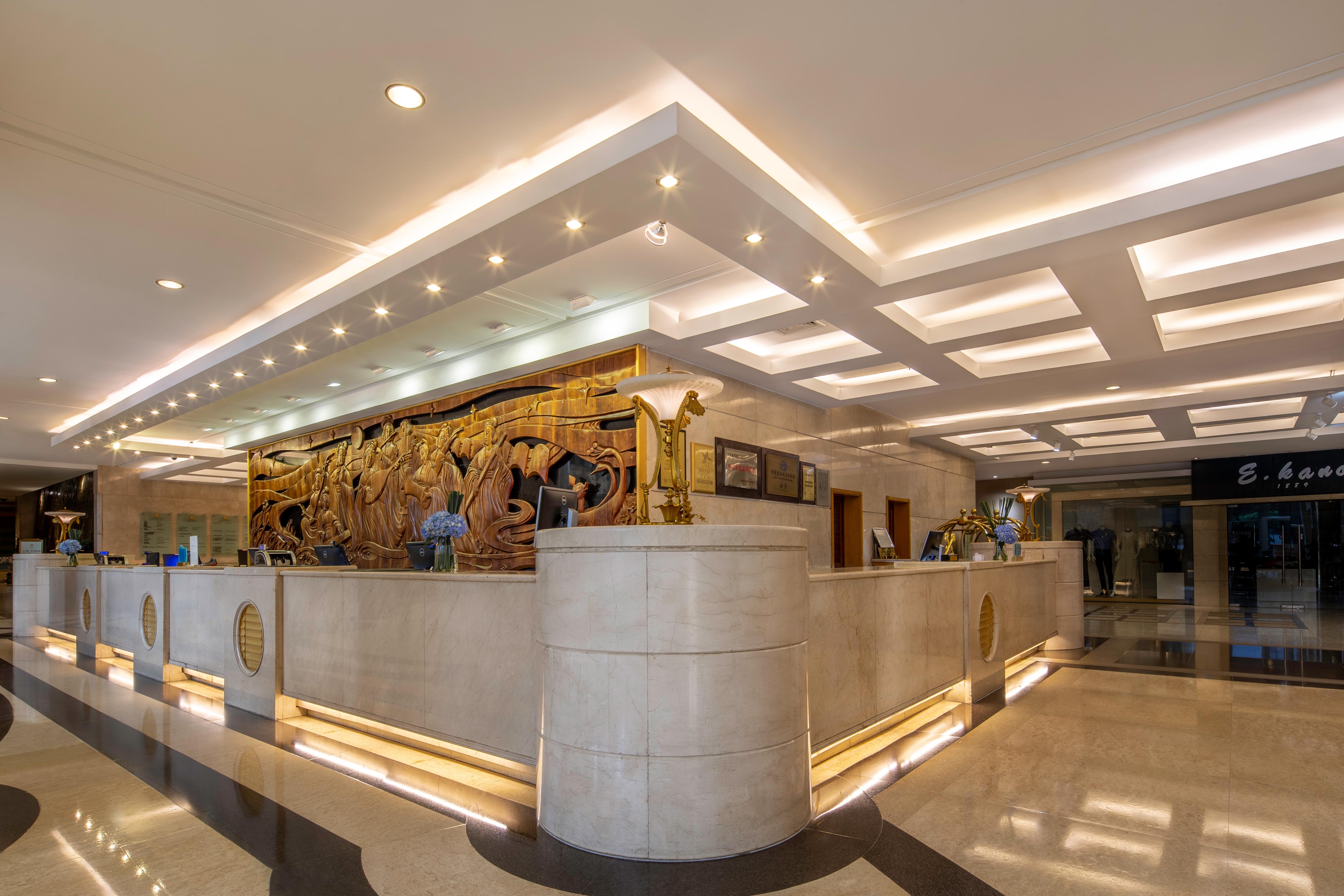 Asia International Hotel Guangdong Canton Esterno foto The lobby of the hotel