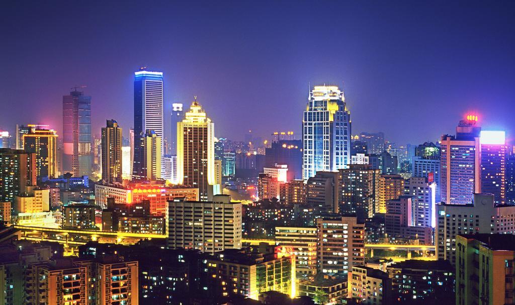 Asia International Hotel Guangdong Canton Esterno foto Wuhan skyline