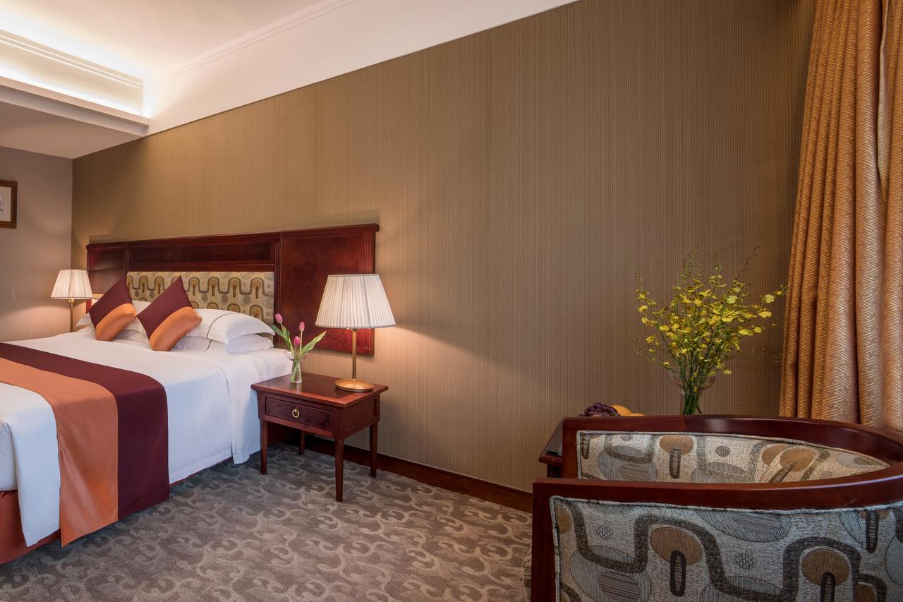 Asia International Hotel Guangdong Canton Esterno foto A room at the hotel