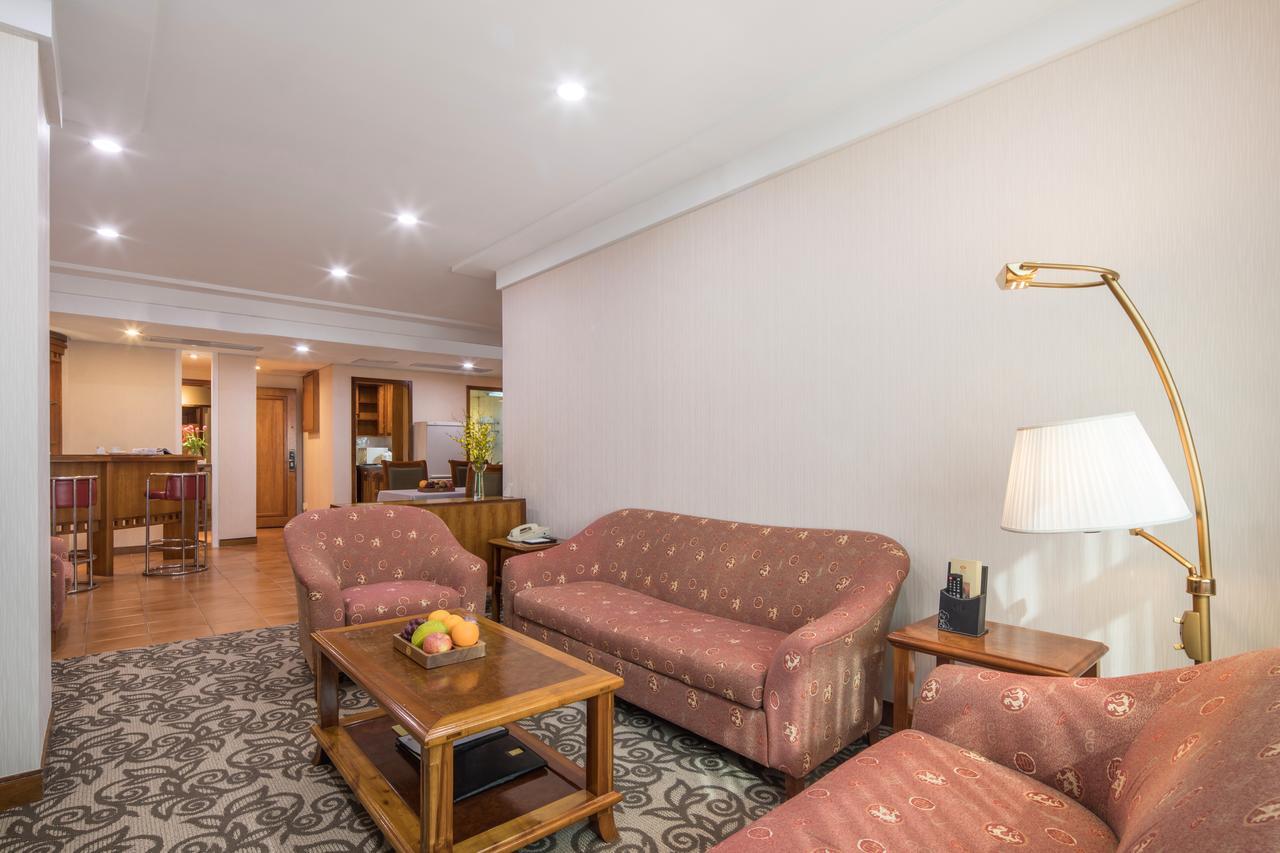 Asia International Hotel Guangdong Canton Esterno foto A living room in a typical apartment